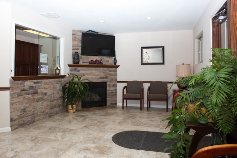 Sullivan Dental Clinic - Dentist At 6 Hawthorne Ln, Sullivan, IL 61951 3 photo 03f12c8f 4ec3 4593 96d4 1054cf953f40 768x513
