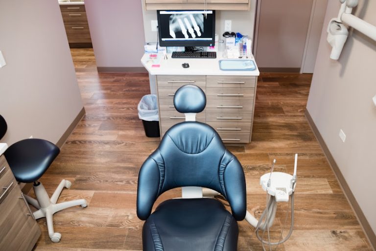 Lux Dental - Dental clinic At 1008 E Northwest Hwy, Mt Prospect, IL 60056 4 photo 1a6f57e7 8022 40b8 850e ea1539642334 768x513