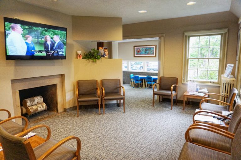 Robbinsdale DentalCare - Dentist At 3920 W Broadway Ave, Robbinsdale, MN 55422 2 photo 327a1039 cd0b 4970 a193 3c9c5397d420 768x513