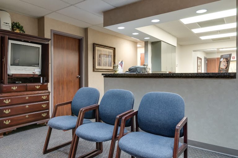 Surratt Family Dental - Dentist At Located in: Physicians Plaza, 100 Covey Dr #311, TN 37067 2 photo 38192d3a eec5 4064 82f5 508c93c33148 768x509