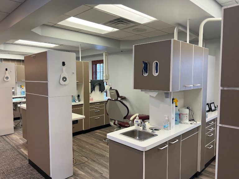 Smalltown Dental Glen - Dentist At 2015 W Glen Ave #230, Peoria, IL 61614 2 photo 3ee1a1a4 49e2 42d7 8ed1 d86f00b1f798 768x576