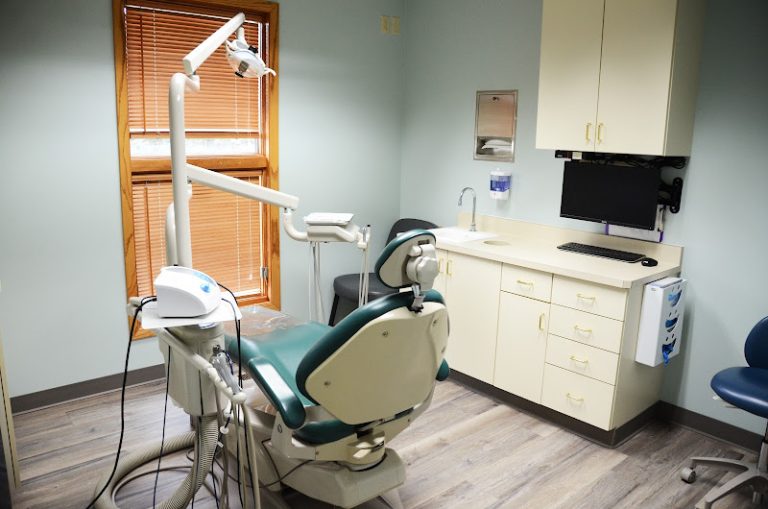 Eureka Family Dental - Dentist At 2000 S Main St, Eureka, IL 61530 4 photo 61f0cbcd da7f 45bd 84bd 6af9df3be1c8 768x509