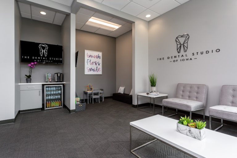 The Dental Studio of Iowa - Dentist At 5495 NW 100th St, Johnston, IA 50131 4 photo 6bff6b75 ea4a 49c8 8e16 6c2cd21a80f1 768x513