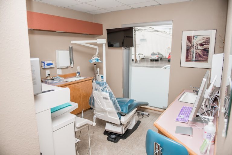 Oak Grove Dental Center - Dentist At 2250 SE Oak Grove Blvd, Portland, OR 97267 3 photo 74c21f2e a0ff 4b88 a04e 2cd5eabc1c1d 768x513