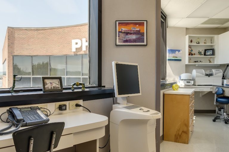 Surratt Family Dental - Dentist At Located in: Physicians Plaza, 100 Covey Dr #311, TN 37067 4 photo 99a1d1d0 7b11 4353 9895 3c98022862c4 768x509