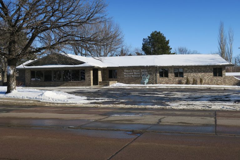 Dailey Dental: Matt Dailey, Don Dailey - Dentist At 1416 N Sanborn Blvd, Mitchell, SD 57301 2 photo 9becb7d8 8b00 457e 9c97 58a15052d400 768x512