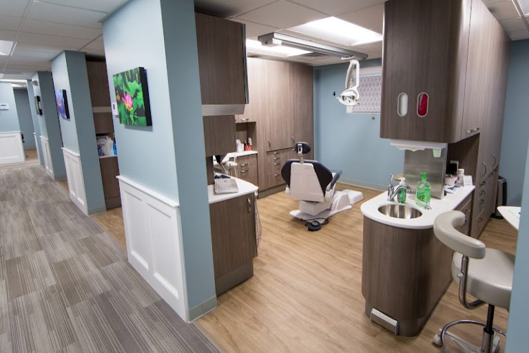 Derry Dental Associates - Dentist At 7 Peabody Rd Anx, Derry, NH 03038 2 photo a0461fe1 134f 4ad5 b16a 28e88c6cb3aa 768x513