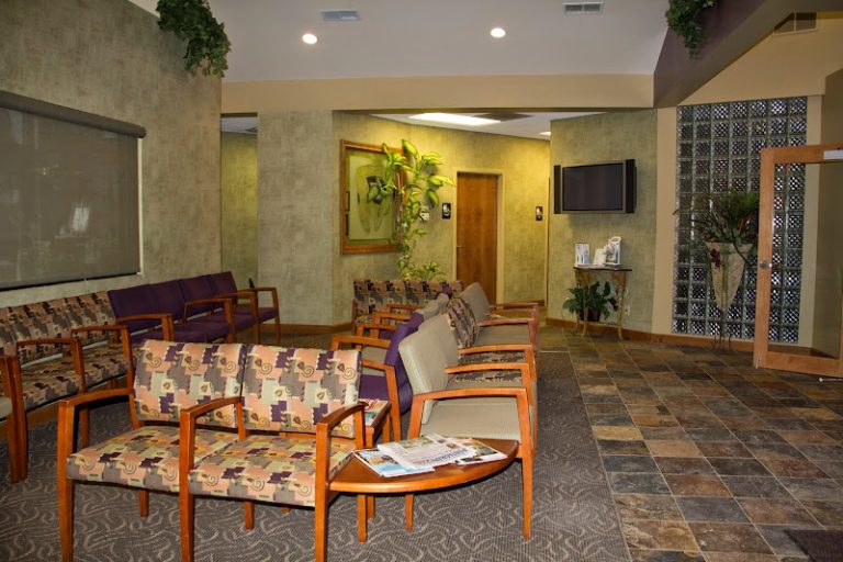 Randolph & Associates Family Dentistry - Dentist At 119 N Williamsburg Dr, Bloomington, IL 61704 4 photo a1e96e65 38ac 412c b544 044b7c424224 768x512