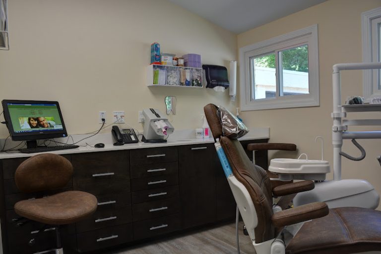 Family Dental Center of Connecticut - Dental clinic At 365 Maple St, Wethersfield, CT 06109 4 photo b2b5e353 bfa8 456e 9558 c1d1edb250c1 768x513
