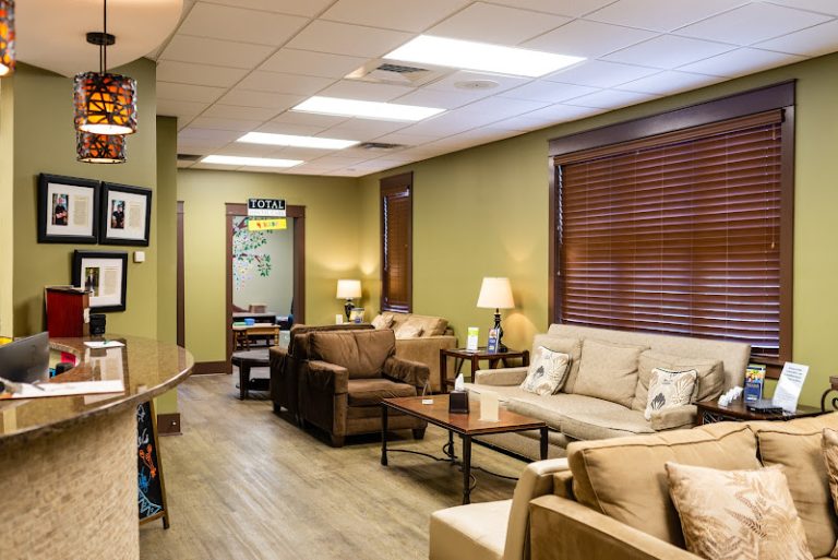 Total Dental Care - Dentist At 1724 Gunter Ave suite a, Guntersville, AL 35976 2 photo b488e3e2 60c5 4481 9402 d26f364e2646 768x513