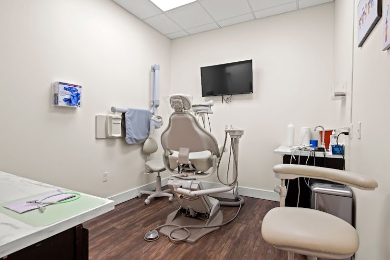 Springfield Dental - Dental office in Springfield MA - Dental clinic At 606 Sumner Ave, Springfield, MA 01108 3 photo bab5d366 0995 4fbf 9497 bf1b199598a5 768x513