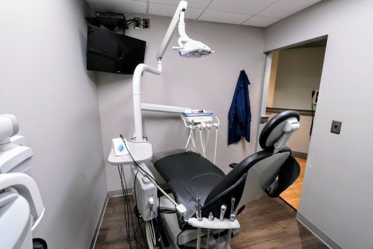 Dental Associates of Connecticut - Dentist At 36 Padanaram Rd, Danbury, CT 06811 2 photo cac32bc7 5078 496b 94a0 1a80171e1181 768x513