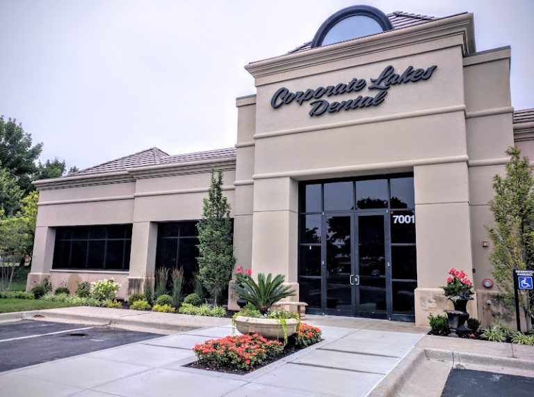 Corporate Lakes Dental | Invisalign, Implants & Cosmetic Dentistry Shawnee - Dentist At 7001 W 121st St, Overland Park, KS 66209 2 photo d2a9c618 9d67 4e99 bf06 05a859c7d19c 768x570