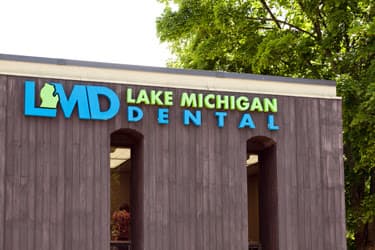 Lake Michigan Dental: Hallas Peter G DDS